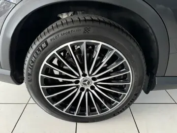 MERCEDES-BENZ GLC 300 4M AMG Pano AHK 360  20 Zoll M