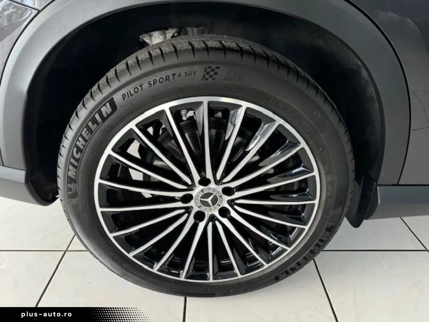 MERCEDES-BENZ GLC 300 4M AMG Pano AHK 360  20 Zoll M