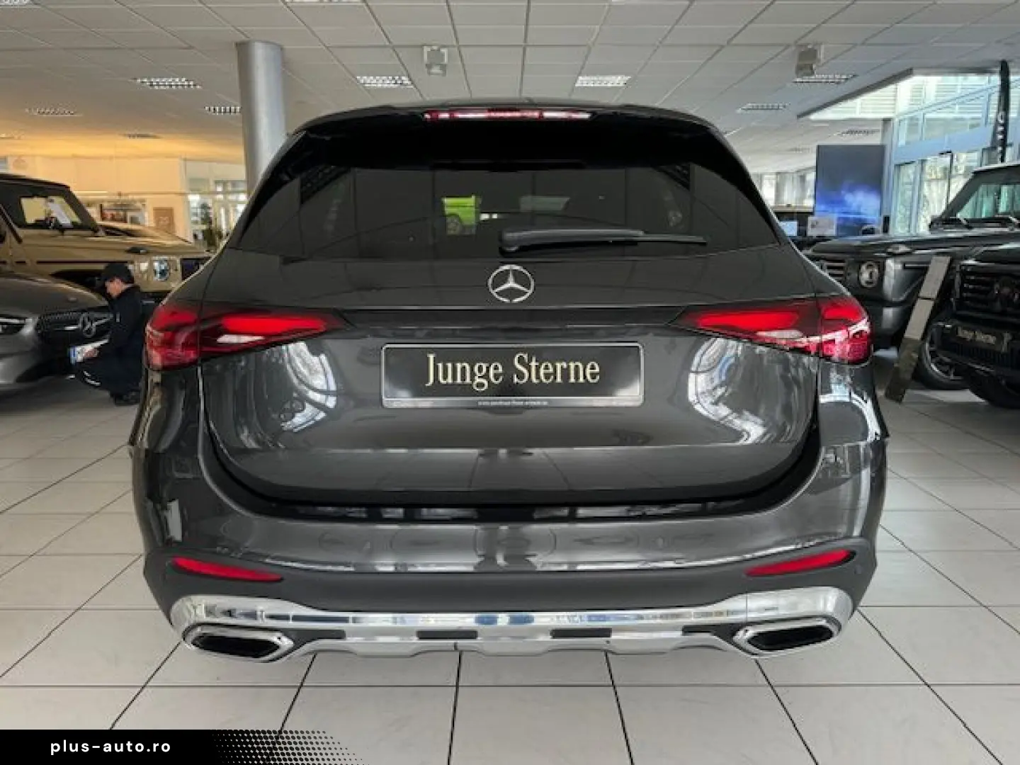 MERCEDES-BENZ GLC 300 4M AMG Pano AHK 360  20 Zoll M
