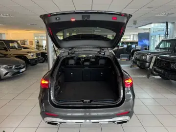 MERCEDES-BENZ GLC 300 4M AMG Pano AHK 360  20 Zoll M