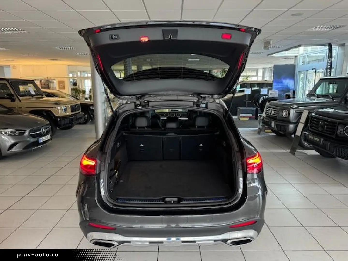 MERCEDES-BENZ GLC 300 4M AMG Pano AHK 360  20 Zoll M