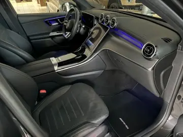 MERCEDES-BENZ GLC 300 4M AMG Pano AHK 360  20 Zoll M