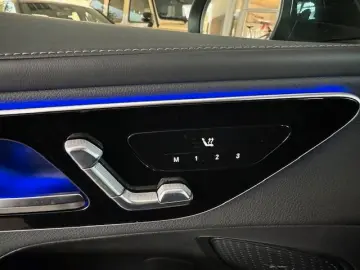 MERCEDES-BENZ GLC 300 4M AMG Pano AHK 360  20 Zoll M