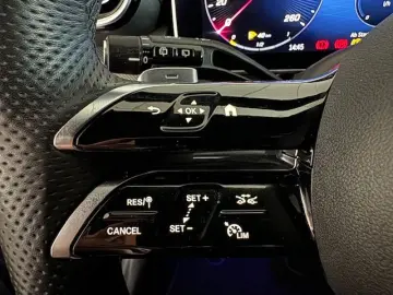 MERCEDES-BENZ GLC 300 4M AMG Pano AHK 360  20 Zoll M