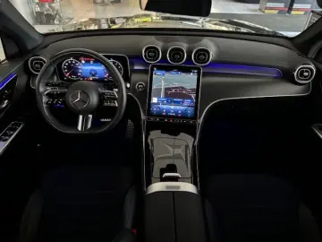 MERCEDES-BENZ GLC 300 4M AMG Pano AHK 360  20 Zoll M