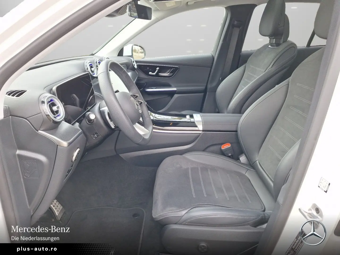 MERCEDES-BENZ GLC 200 4M AMG Adv.  PANO DISTR MEMORY 360