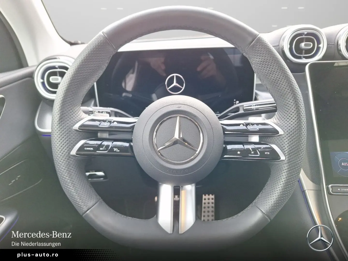 MERCEDES-BENZ GLC 200 4M AMG Adv.  PANO DISTR MEMORY 360