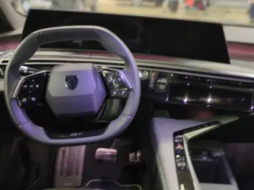 PEUGEOT 3008 GT Hybrid Navi 360 Cam Alcantara