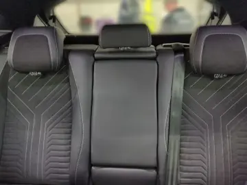 PEUGEOT 3008 GT Hybrid Navi 360 Cam Alcantara