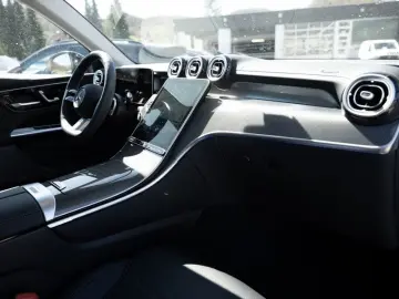 MERCEDES-BENZ GLC 200 4M AMG-Sport Pano AHK Night Distr Memo