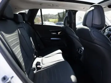 MERCEDES-BENZ GLC 200 4M AMG-Sport Pano AHK Night Distr Memo