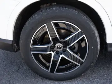 MERCEDES-BENZ GLC 200 4M AMG-Sport Pano AHK Night Distr Memo