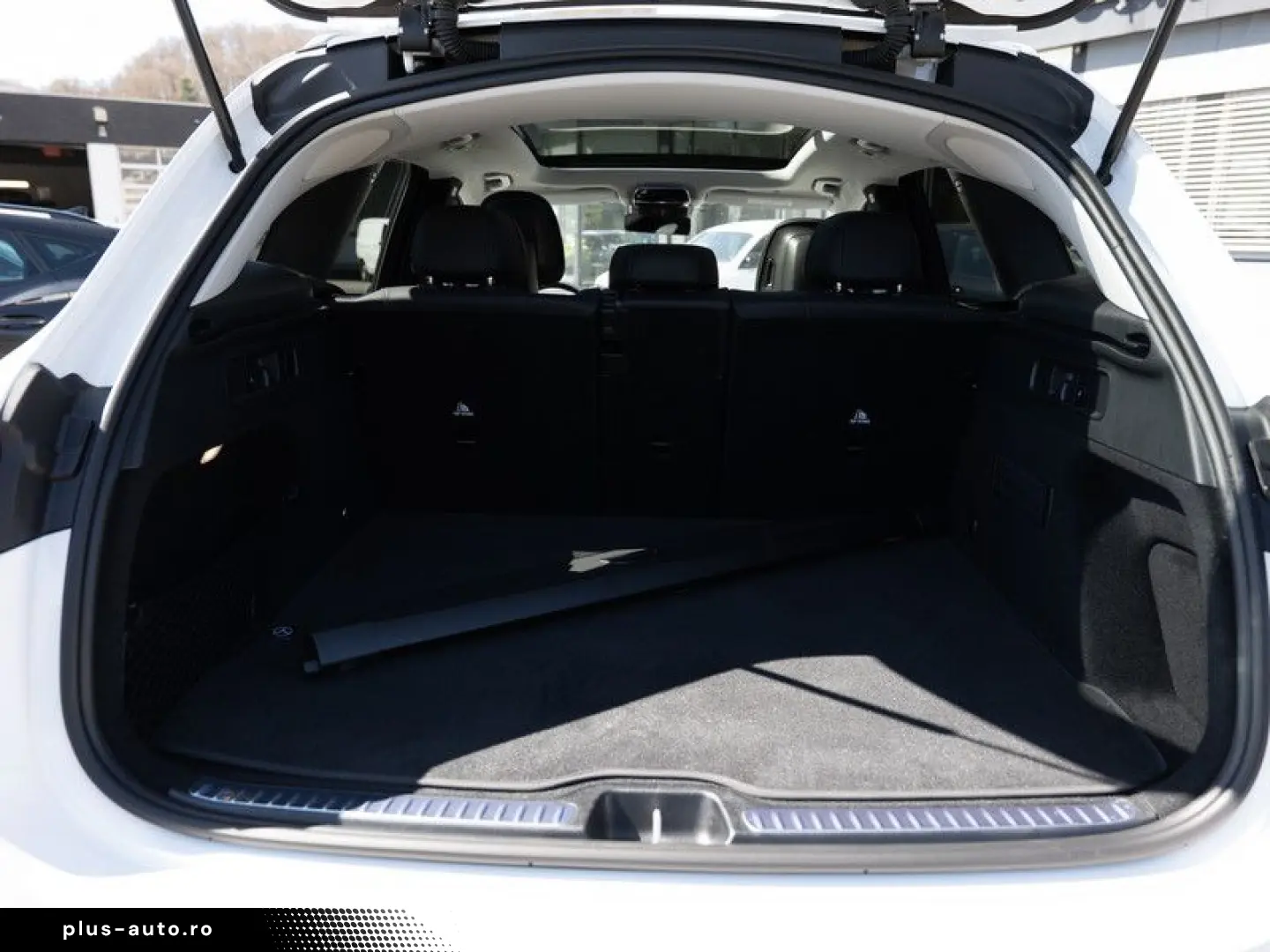 MERCEDES-BENZ GLC 200 4M AMG-Sport Pano AHK Night Distr Memo