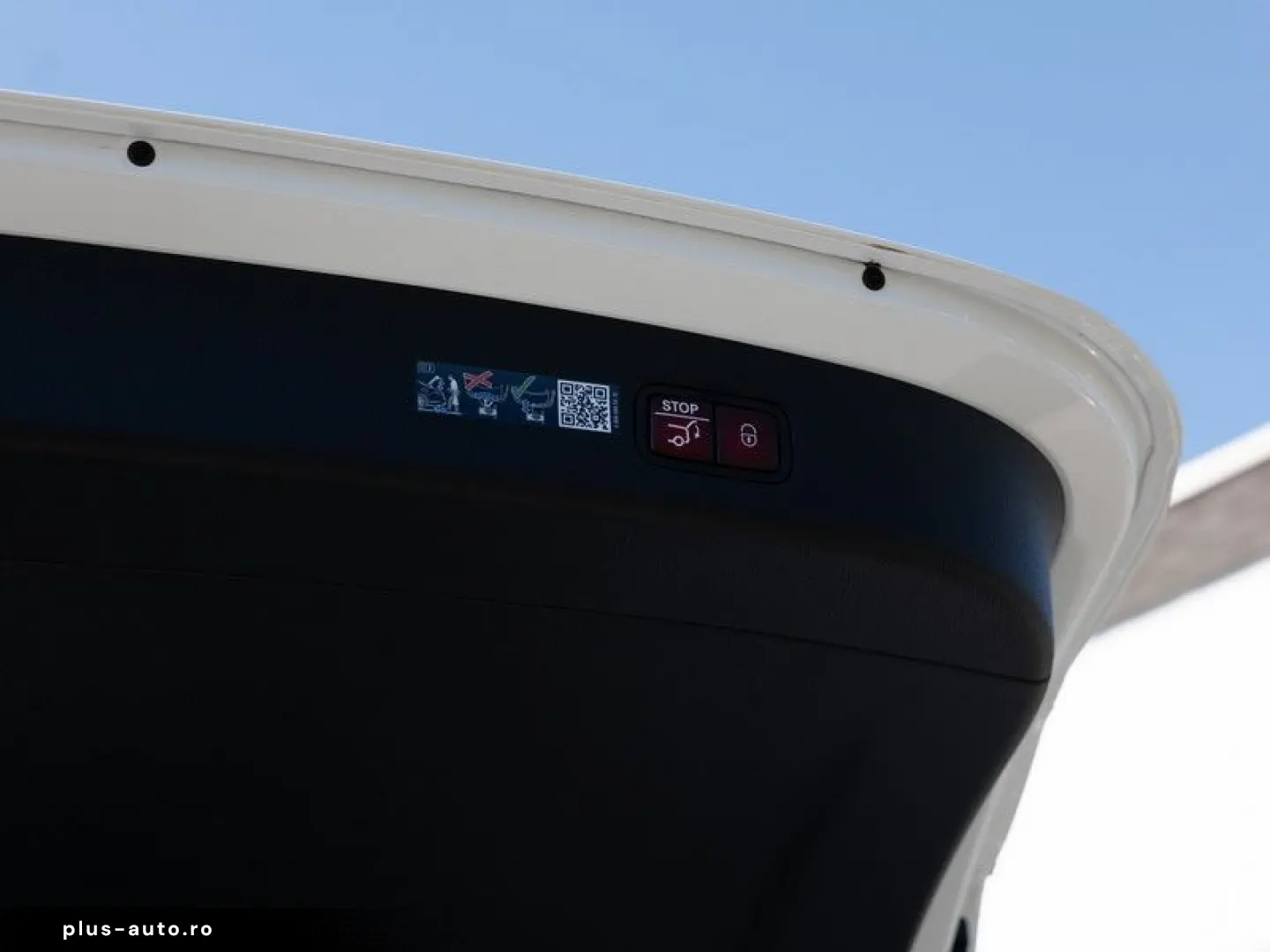 MERCEDES-BENZ GLC 200 4M AMG-Sport Pano AHK Night Distr Memo