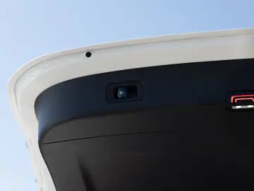 MERCEDES-BENZ GLC 200 4M AMG-Sport Pano AHK Night Distr Memo