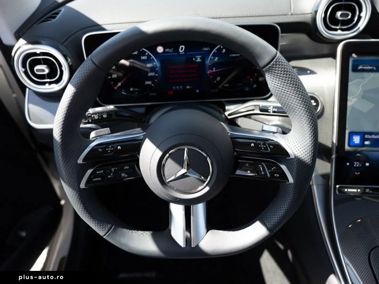 MERCEDES-BENZ GLC 200 4M AMG-Sport Pano AHK Night Distr Memo