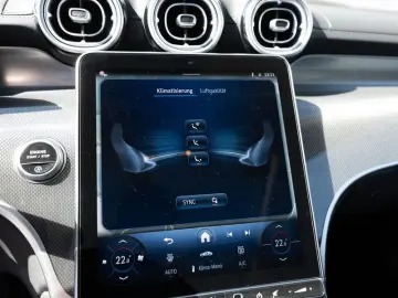 MERCEDES-BENZ GLC 200 4M AMG-Sport Pano AHK Night Distr Memo