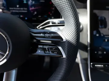 MERCEDES-BENZ GLC 200 4M AMG-Sport Pano AHK Night Distr Memo