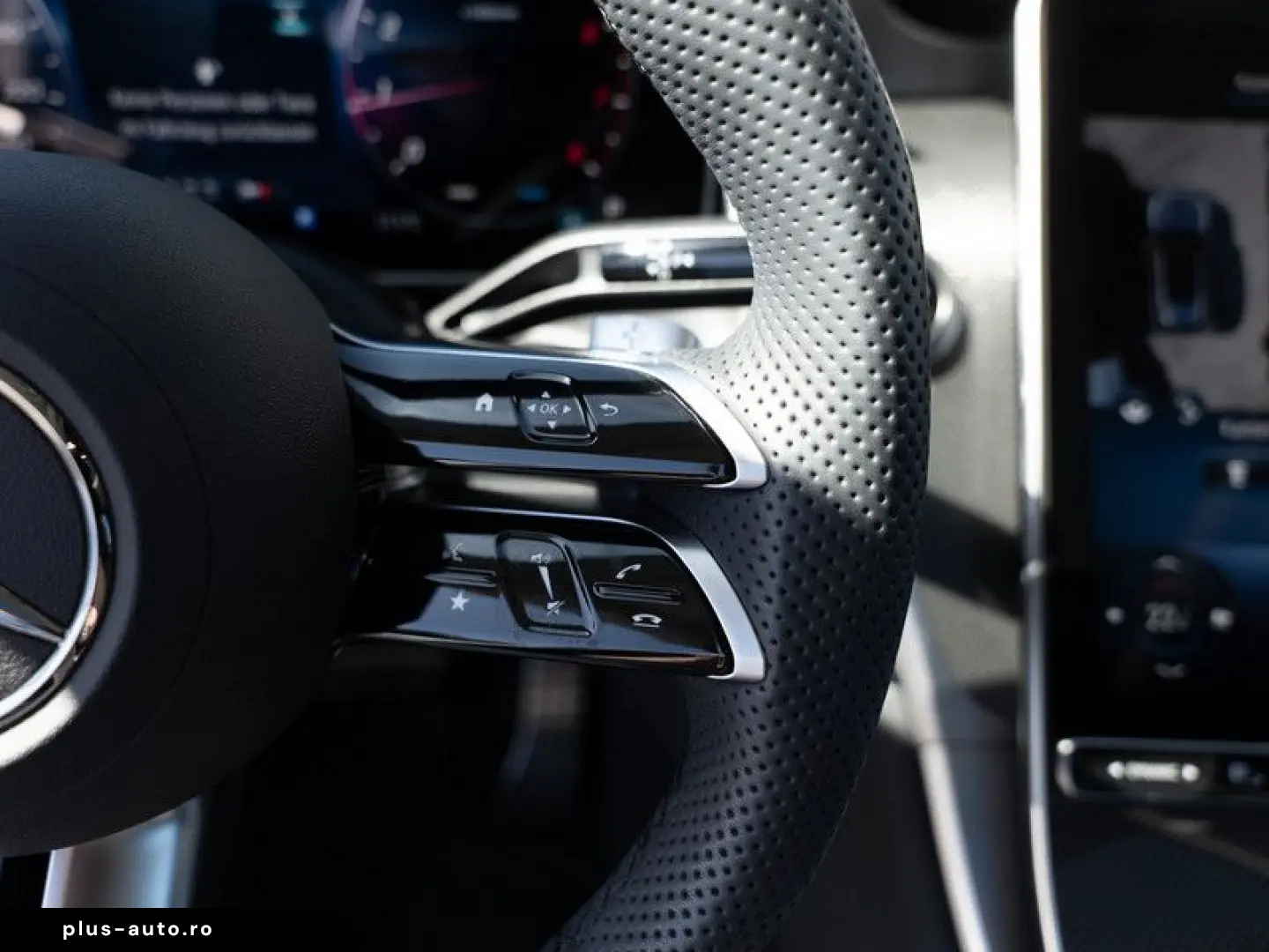 MERCEDES-BENZ GLC 200 4M AMG-Sport Pano AHK Night Distr Memo