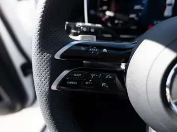 MERCEDES-BENZ GLC 200 4M AMG-Sport Pano AHK Night Distr Memo