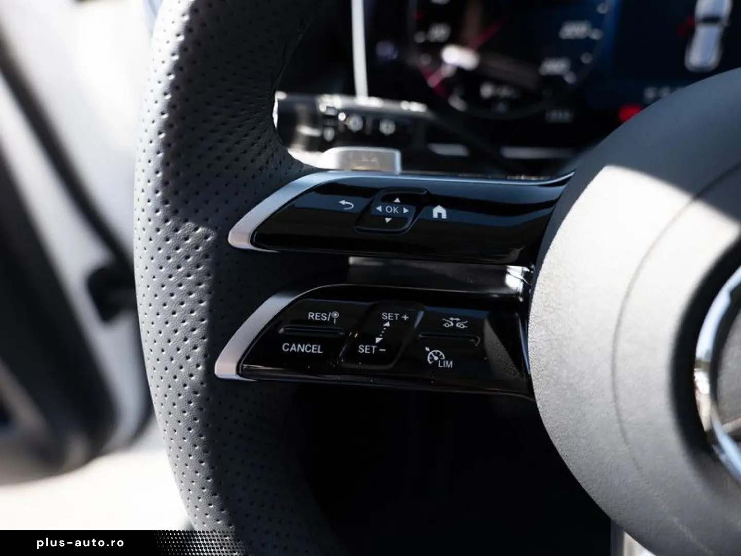 MERCEDES-BENZ GLC 200 4M AMG-Sport Pano AHK Night Distr Memo