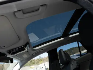 MERCEDES-BENZ GLC 200 4M AMG-Sport Pano AHK Night Distr Memo