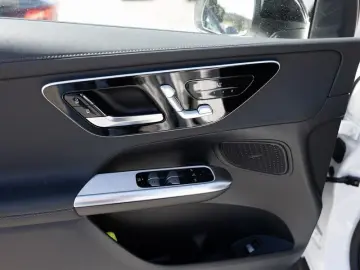 MERCEDES-BENZ GLC 200 4M AMG-Sport Pano AHK Night Distr Memo