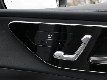 MERCEDES-BENZ GLC 200 4M AMG-Sport Pano AHK 360 Memo