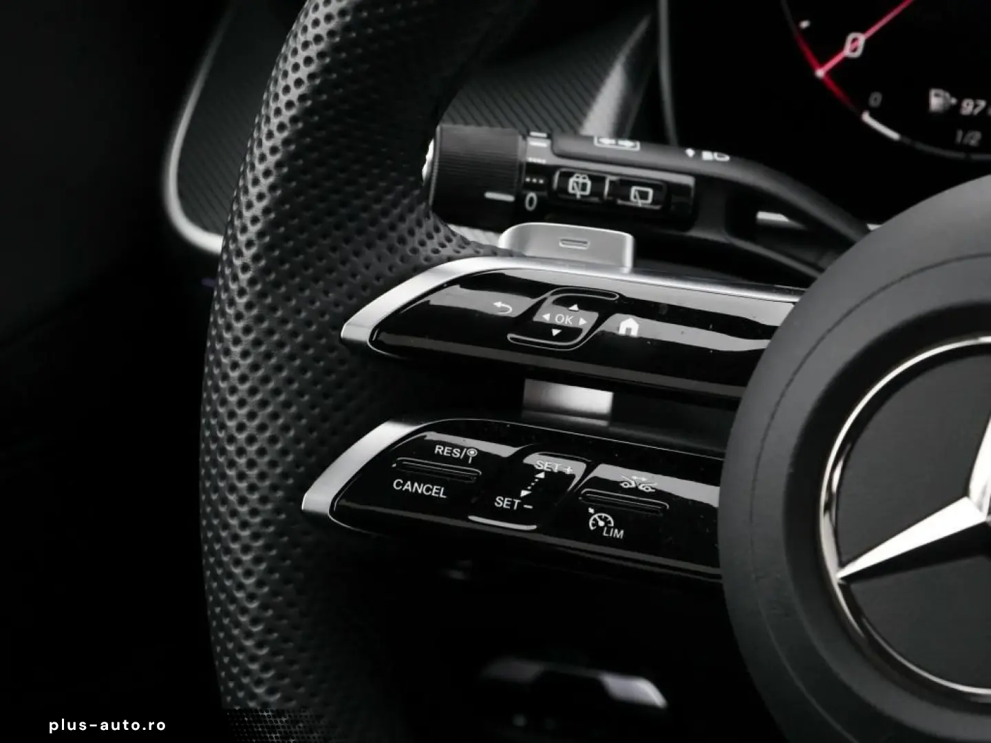 MERCEDES-BENZ GLC 200 4M AMG-Sport Pano AHK 360 Memo