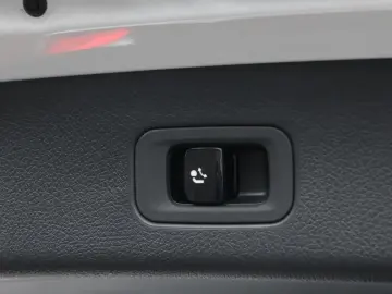 MERCEDES-BENZ GLC 200 4M AMG-Sport Pano AHK 360 Memo