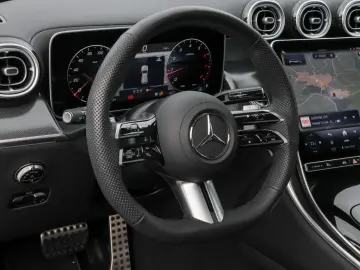 MERCEDES-BENZ GLC 200 4M AMG-Sport Pano AHK 360 Memo