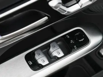 MERCEDES-BENZ GLC 200 4M AMG-Sport Pano AHK 360 Memo