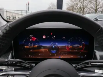 MERCEDES-BENZ GLC 200 4M AMG-Sport Pano AHK 360 Memo