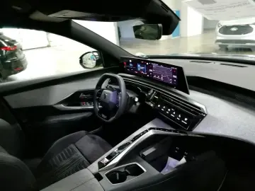PEUGEOT 3008 GT Hybrid Navi 360 Cam Alcantara