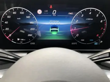 MERCEDES-BENZ GLC 200 4MATIC  MBUX AMG Pano AHK SpurW S-Sitz