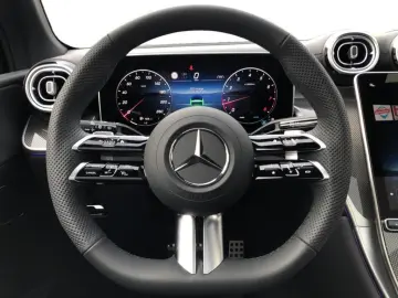 MERCEDES-BENZ GLC 200 4MATIC  MBUX AMG Pano AHK SpurW S-Sitz