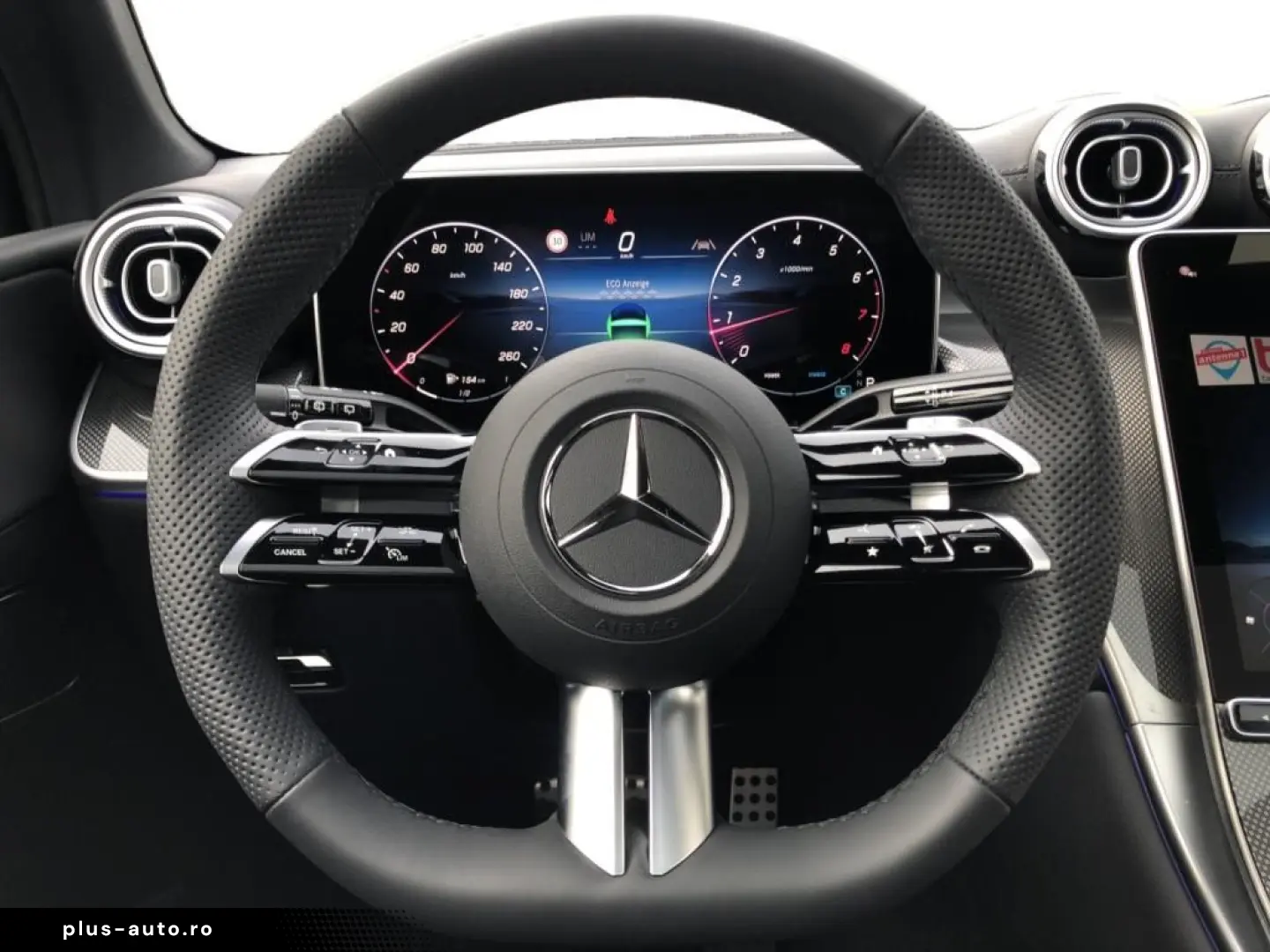 MERCEDES-BENZ GLC 200 4MATIC  MBUX AMG Pano AHK SpurW S-Sitz