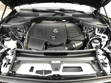 MERCEDES-BENZ GLC 200 4MATIC  MBUX AMG Pano AHK SpurW S-Sitz