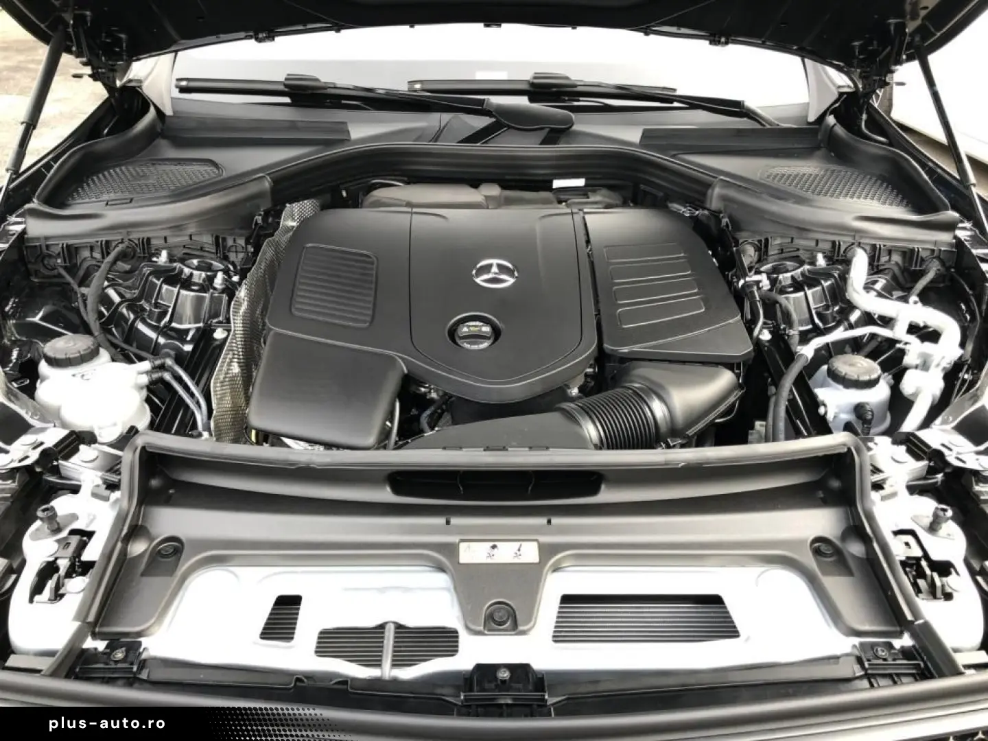 MERCEDES-BENZ GLC 200 4MATIC  MBUX AMG Pano AHK SpurW S-Sitz