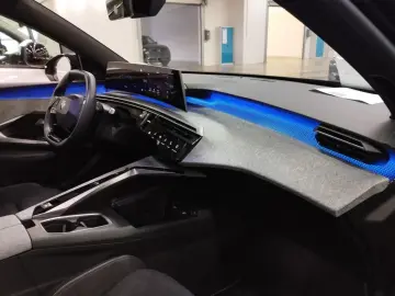 PEUGEOT 3008 GT Hybrid Navi 360 Cam Alcantara