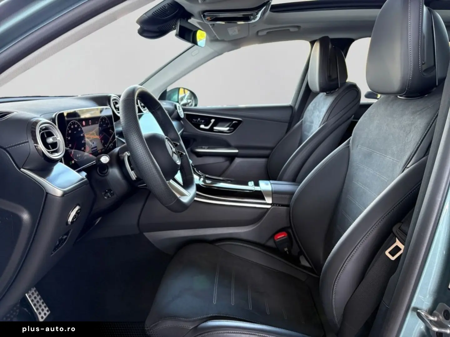 MERCEDES-BENZ GLC 200 4M AMG LED AMBIENT PANO AHK