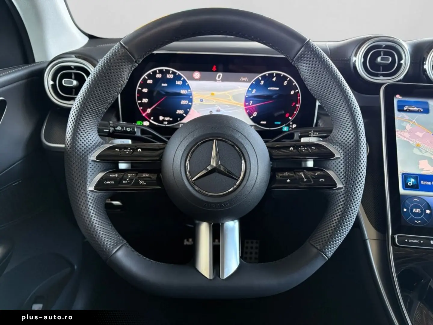 MERCEDES-BENZ GLC 200 4M AMG LED AMBIENT PANO AHK