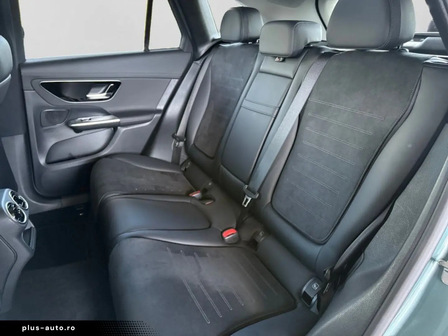 MERCEDES-BENZ GLC 200 4M AMG LED AMBIENT PANO AHK