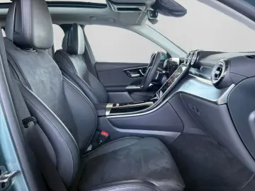 MERCEDES-BENZ GLC 200 4M AMG LED AMBIENT PANO AHK