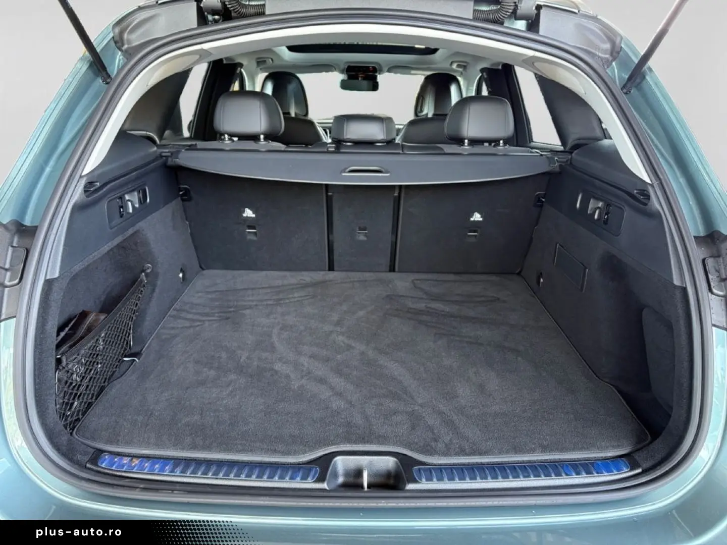 MERCEDES-BENZ GLC 200 4M AMG LED AMBIENT PANO AHK