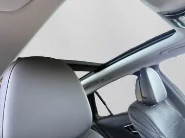 MERCEDES-BENZ GLC 200 4M AMG LED AMBIENT PANO AHK