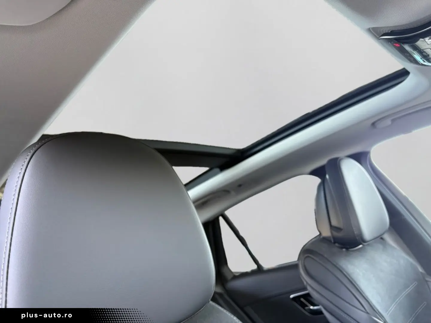 MERCEDES-BENZ GLC 200 4M AMG LED AMBIENT PANO AHK