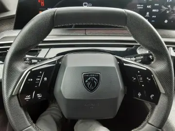 PEUGEOT 3008 Hybrid 136 GT 360G Navi LED