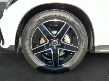 MERCEDES-BENZ GLC 300 4M AMG NIGHT DIGLI DISTR 360  PANO SHZ