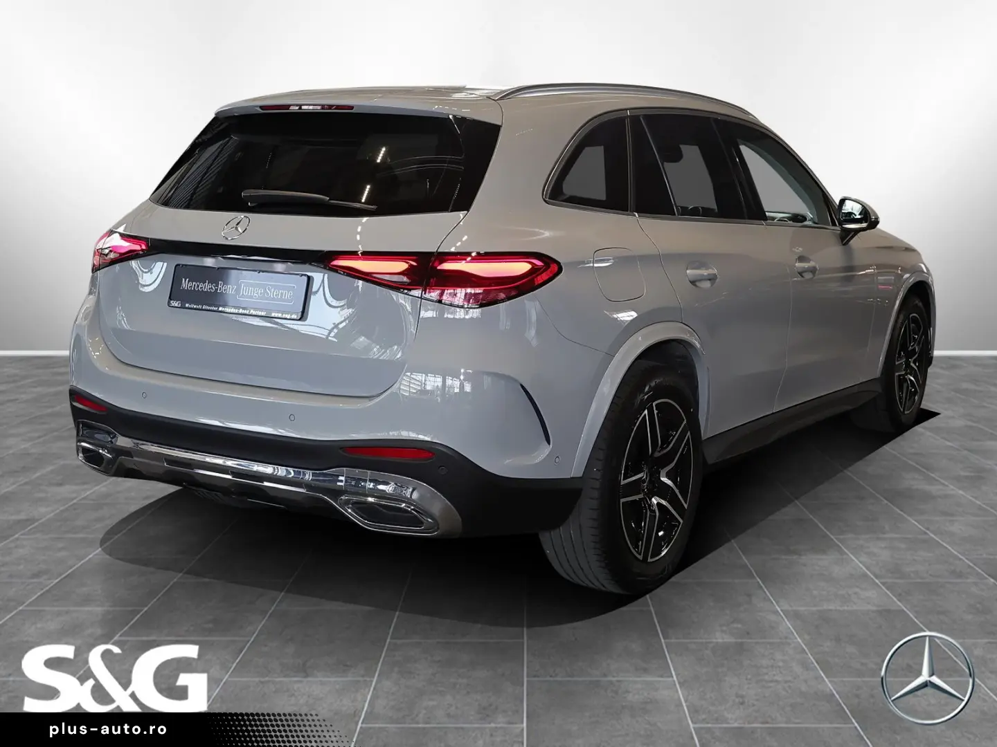 MERCEDES-BENZ GLC 200 4M AMG PANO AHK 360  ALPINGRAU 19 ZOLL